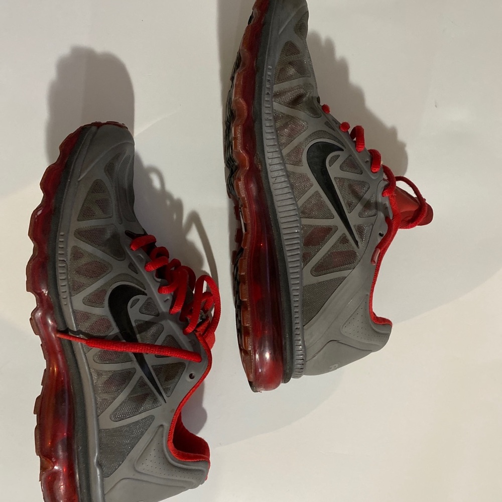 Air Max Grey And Red Size 9 2010.